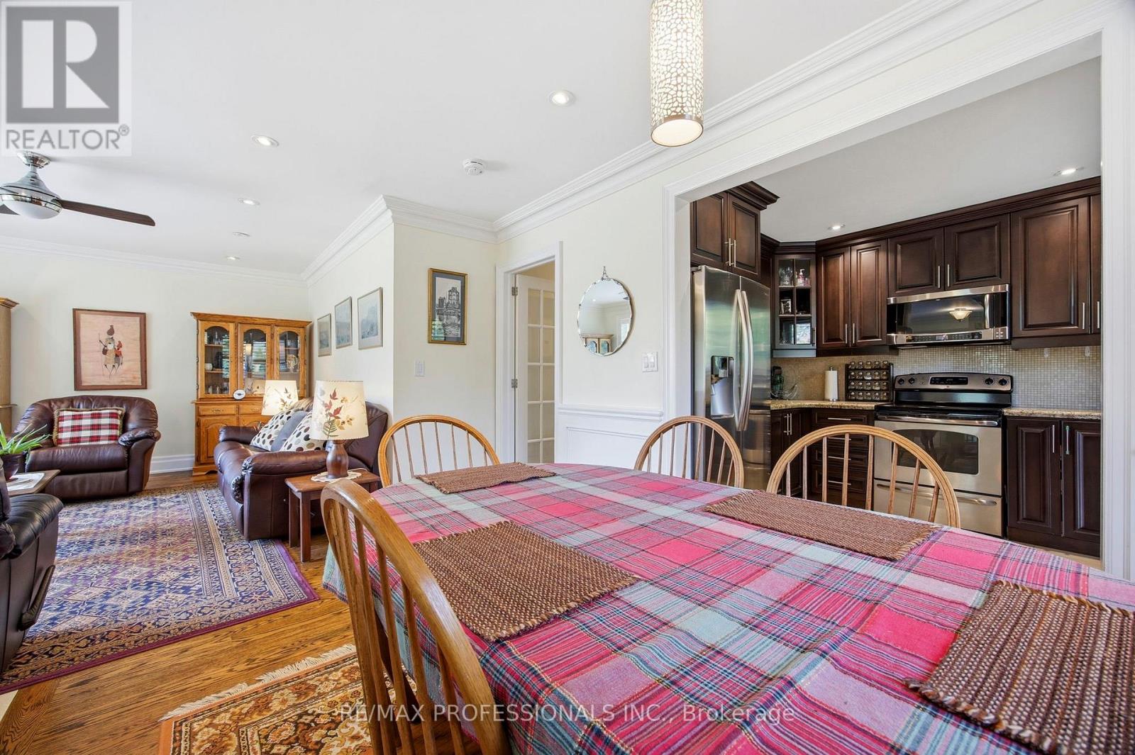 4 Beaverbrook Avenue, Toronto, Ontario  M9B 2M7 - Photo 12 - W13174244