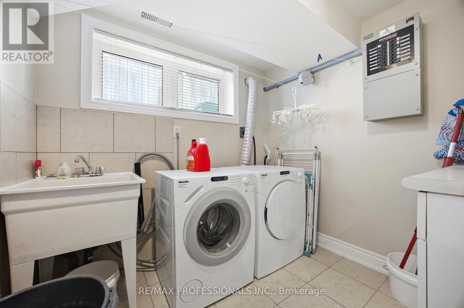 4 Beaverbrook Avenue, Toronto, Ontario  M9B 2M7 - Photo 35 - W13174244