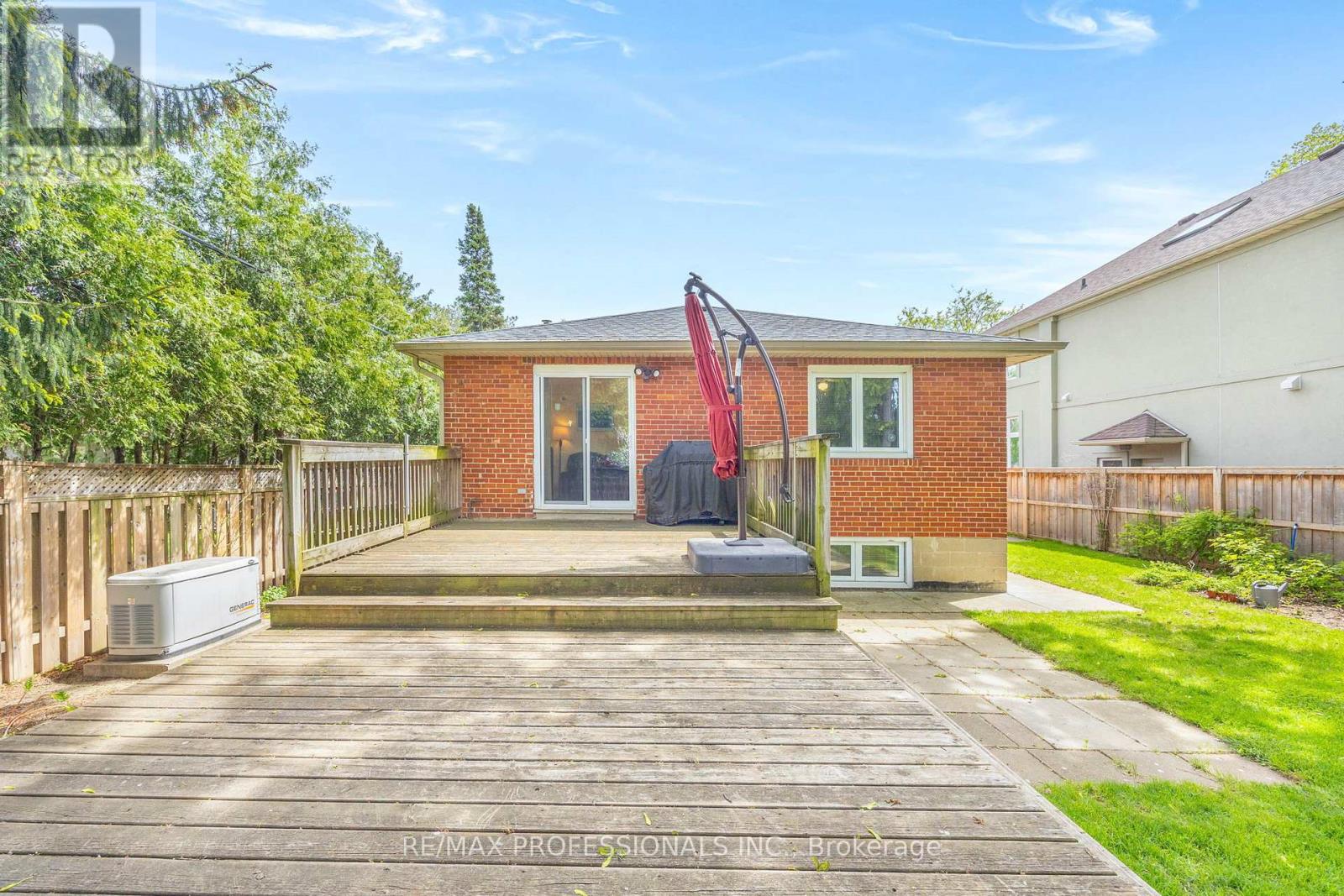 4 Beaverbrook Avenue, Toronto, Ontario  M9B 2M7 - Photo 38 - W13174244