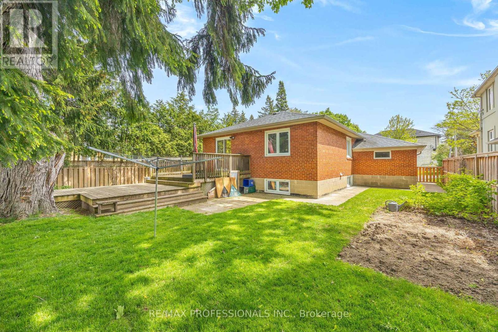 4 Beaverbrook Avenue, Toronto, Ontario  M9B 2M7 - Photo 39 - W13174244