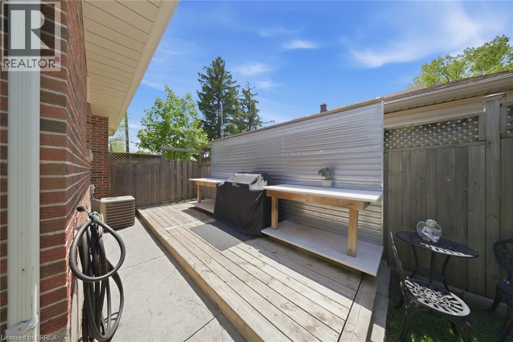 8 Queensway Drive, Brantford, Ontario  N3R 4W4 - Photo 34 - 40832402