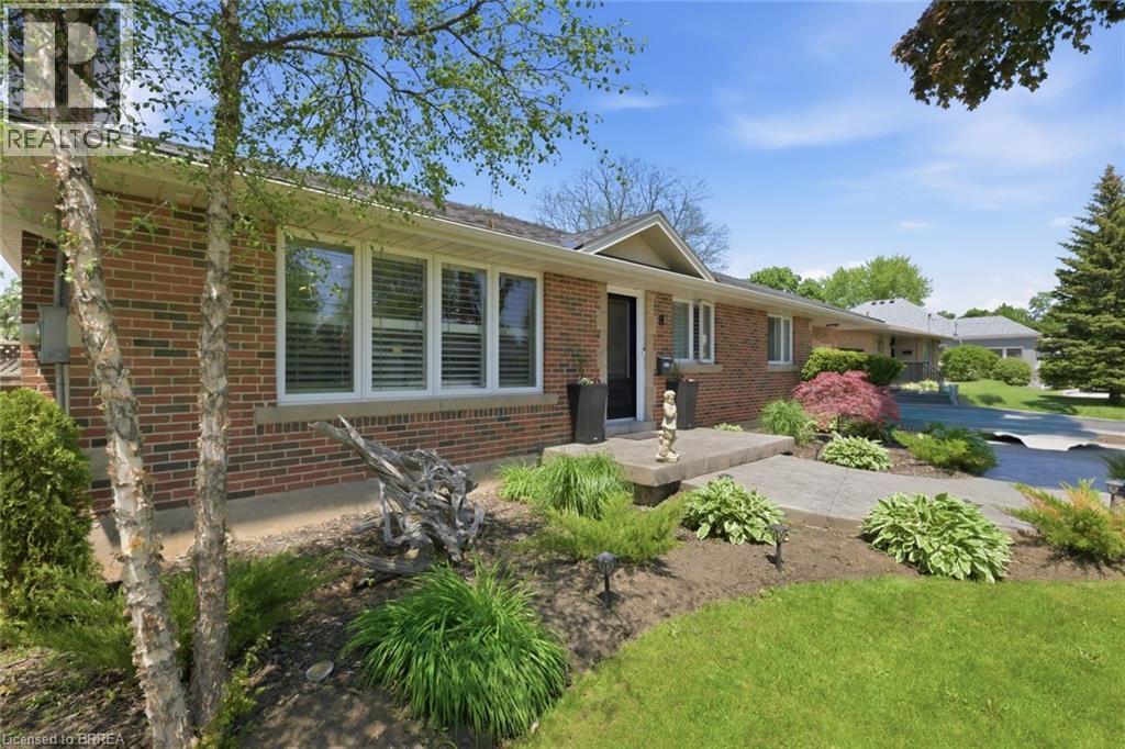 8 Queensway Drive, Brantford, Ontario  N3R 4W4 - Photo 5 - 40832402