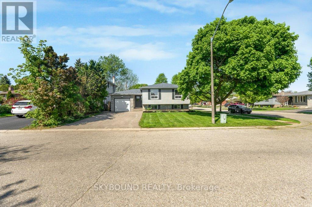 2 PACER COURT, Brantford, Ontario