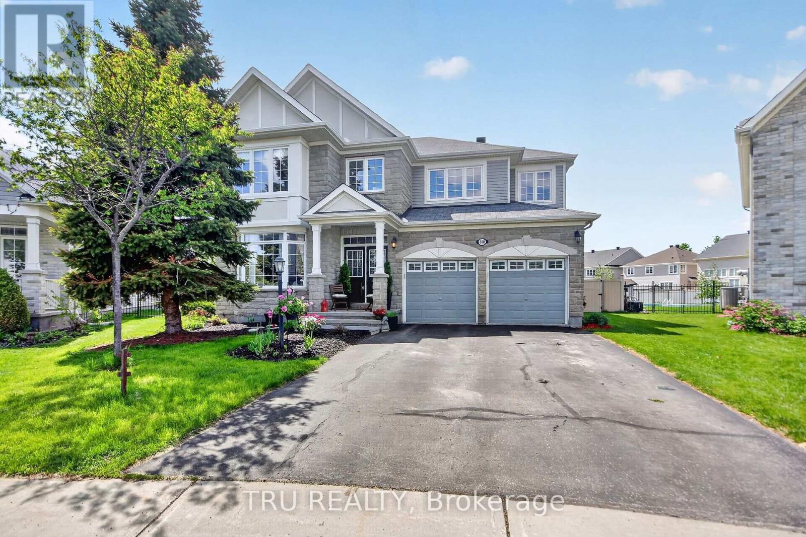 380 BLACKLEAF DRIVE, Ottawa, Ontario