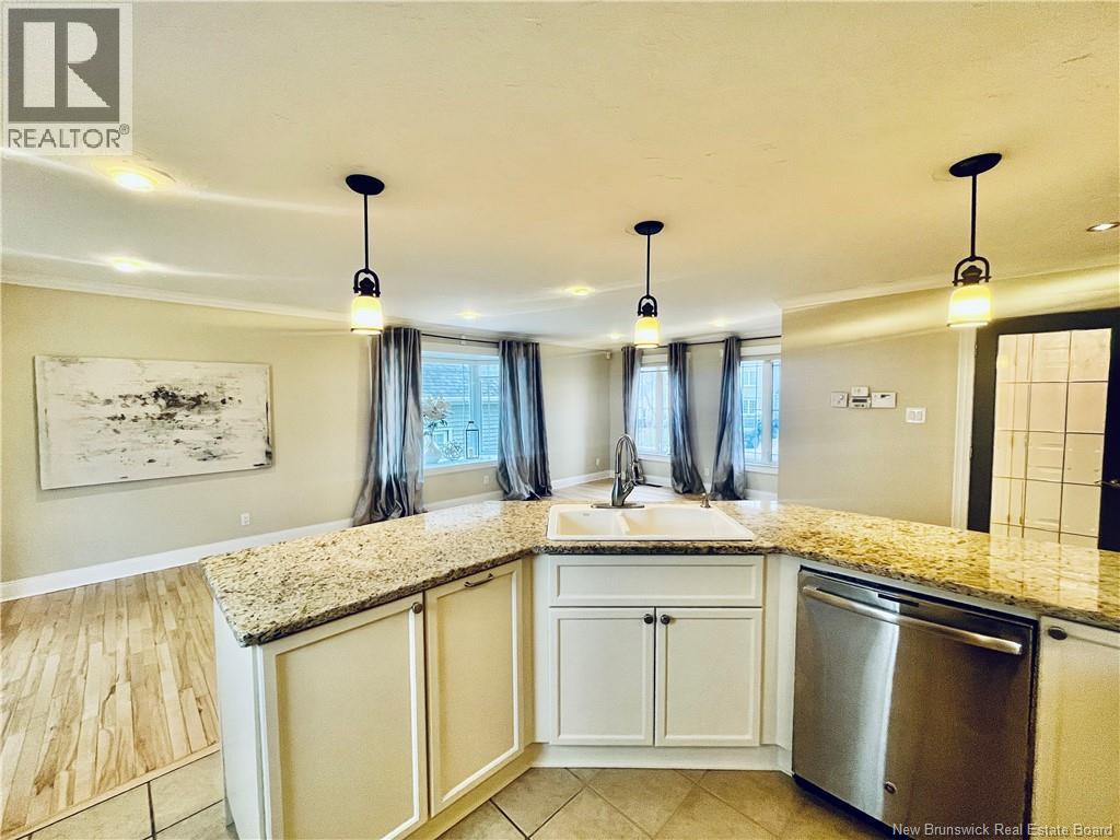 72 Bliss Carman Drive, Fredericton, New Brunswick  E3B 9P4 - Photo 3 - NB140181