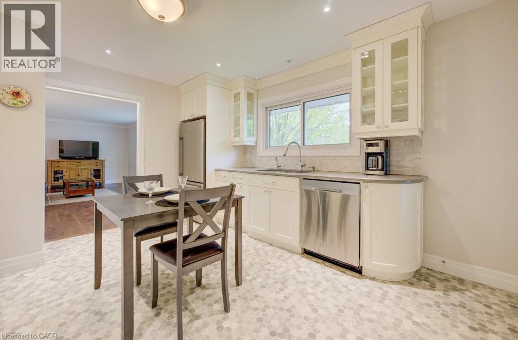 196 Lourdes Street, Waterloo, Ontario  N2L 1N7 - Photo 10 - 40831596