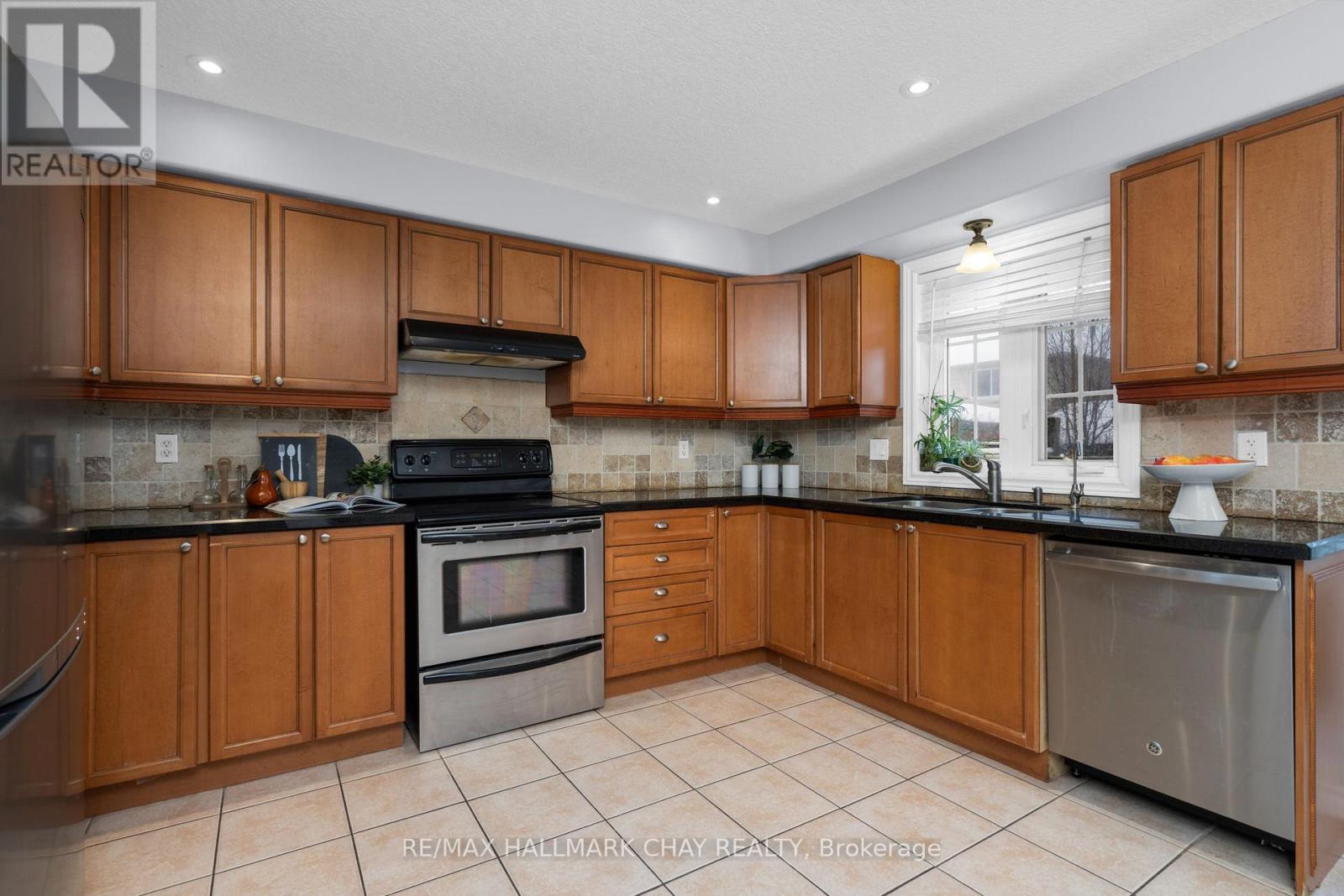 77 Sovereign's Gate, Barrie, Ontario  L4N 0Y9 - Photo 12 - S13173626