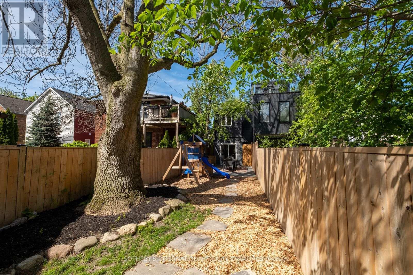 93 Fuller Avenue, Toronto, Ontario  M6R 2C4 - Photo 45 - W13173950