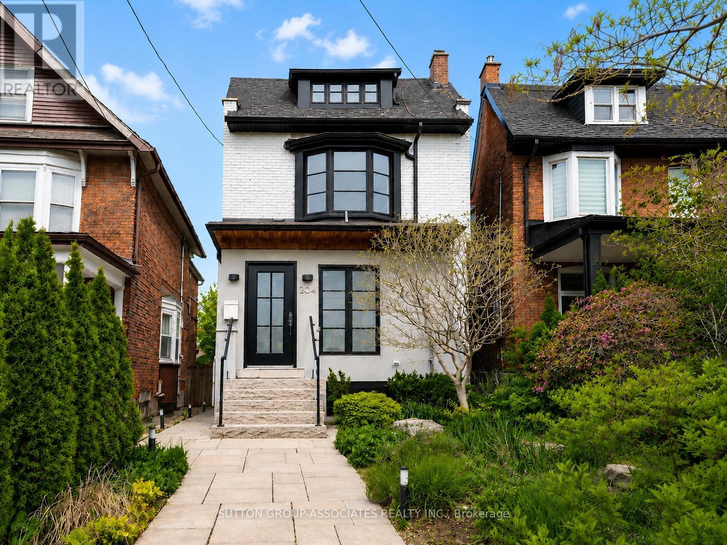 204 BEATRICE STREET, Toronto, Ontario