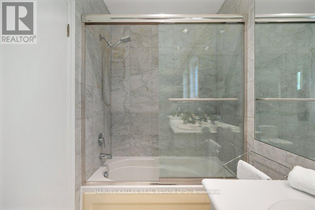 63 Westgate Boulevard, Toronto, Ontario  M3H 1P1 - Photo 24 - C13174428