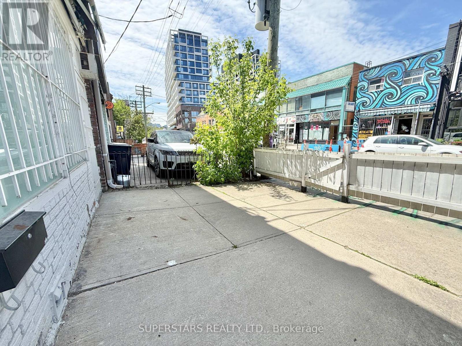 157 Augusta Avenue, Toronto, Ontario  M5T 2L4 - Photo 3 - C13174576