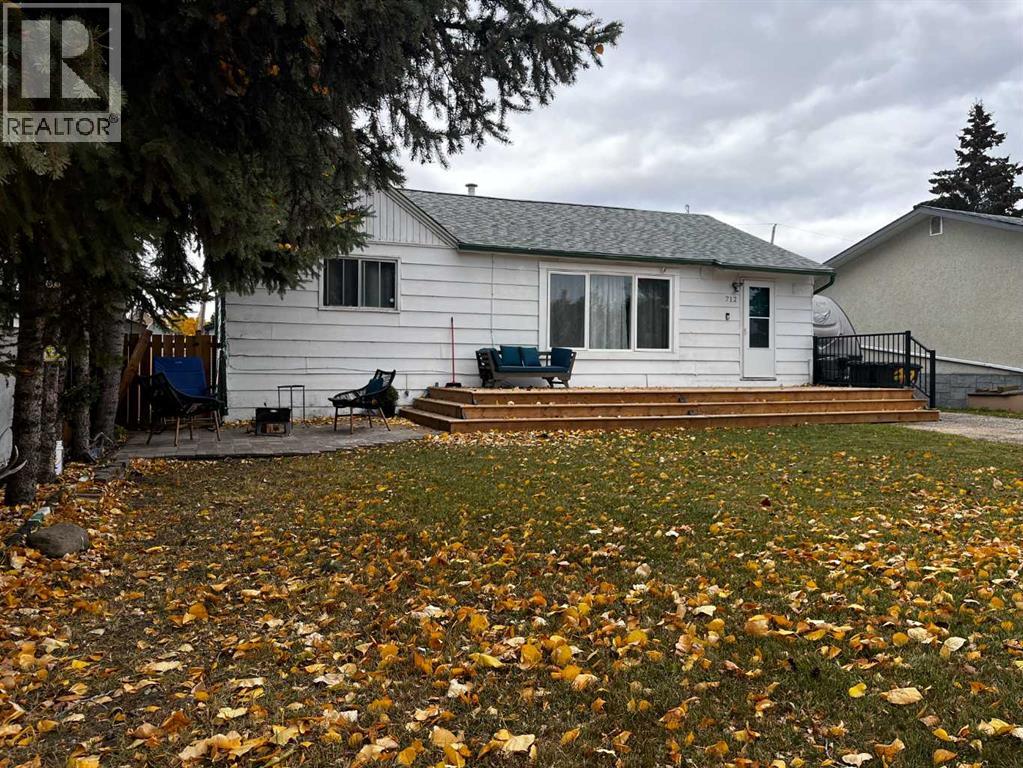 712 3 Avenue NW, Slave Lake, Alberta  T0G 2A1 - Photo 1 - A2265158
