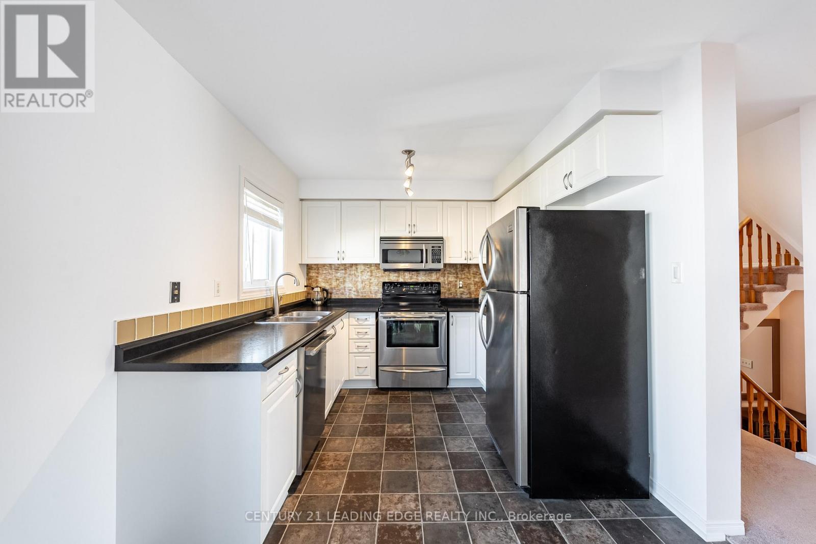 308 Sparrow Circle, Pickering, Ontario  L1V 6Y3 - Photo 19 - E13174546
