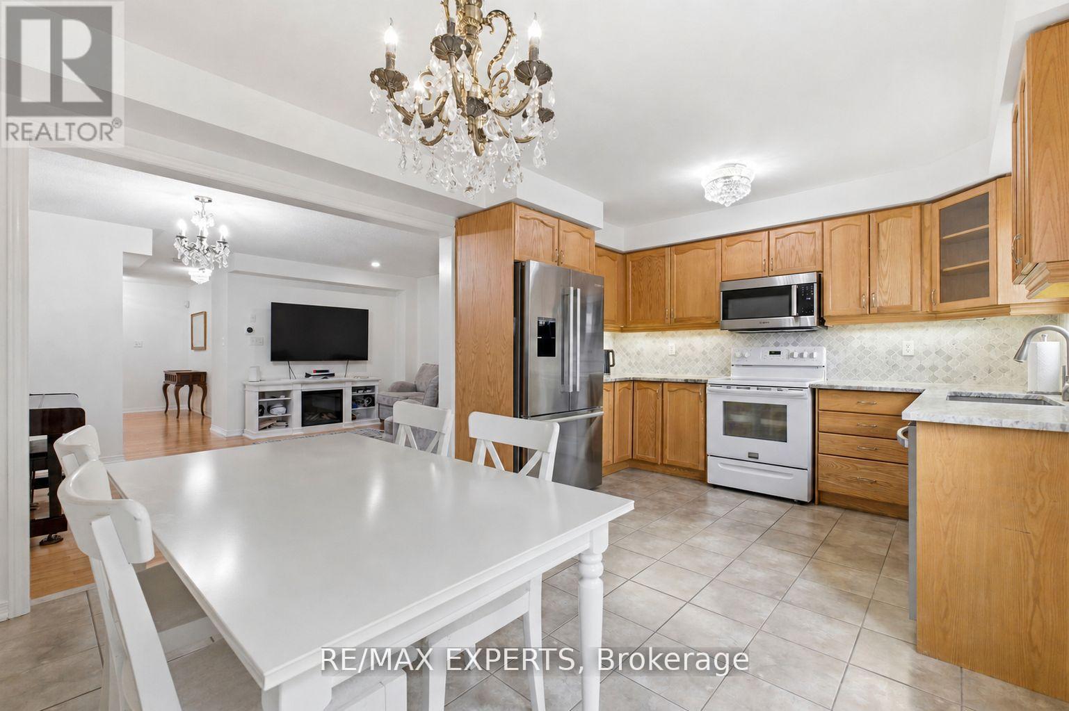 117 Revelstoke Crescent, Richmond Hill, Ontario  L4B 4T5 - Photo 13 - N13174408