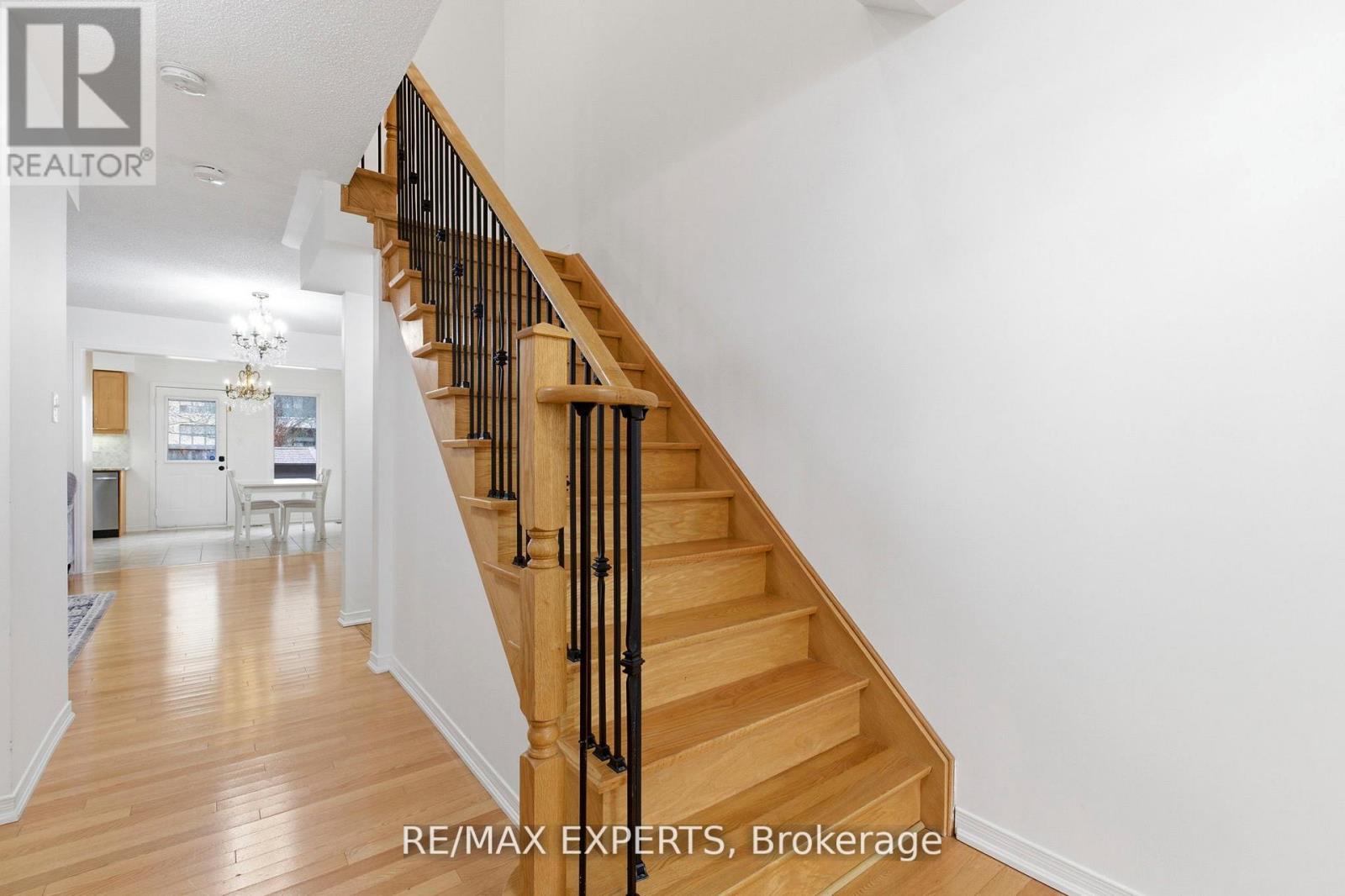 117 Revelstoke Crescent, Richmond Hill, Ontario  L4B 4T5 - Photo 4 - N13174408