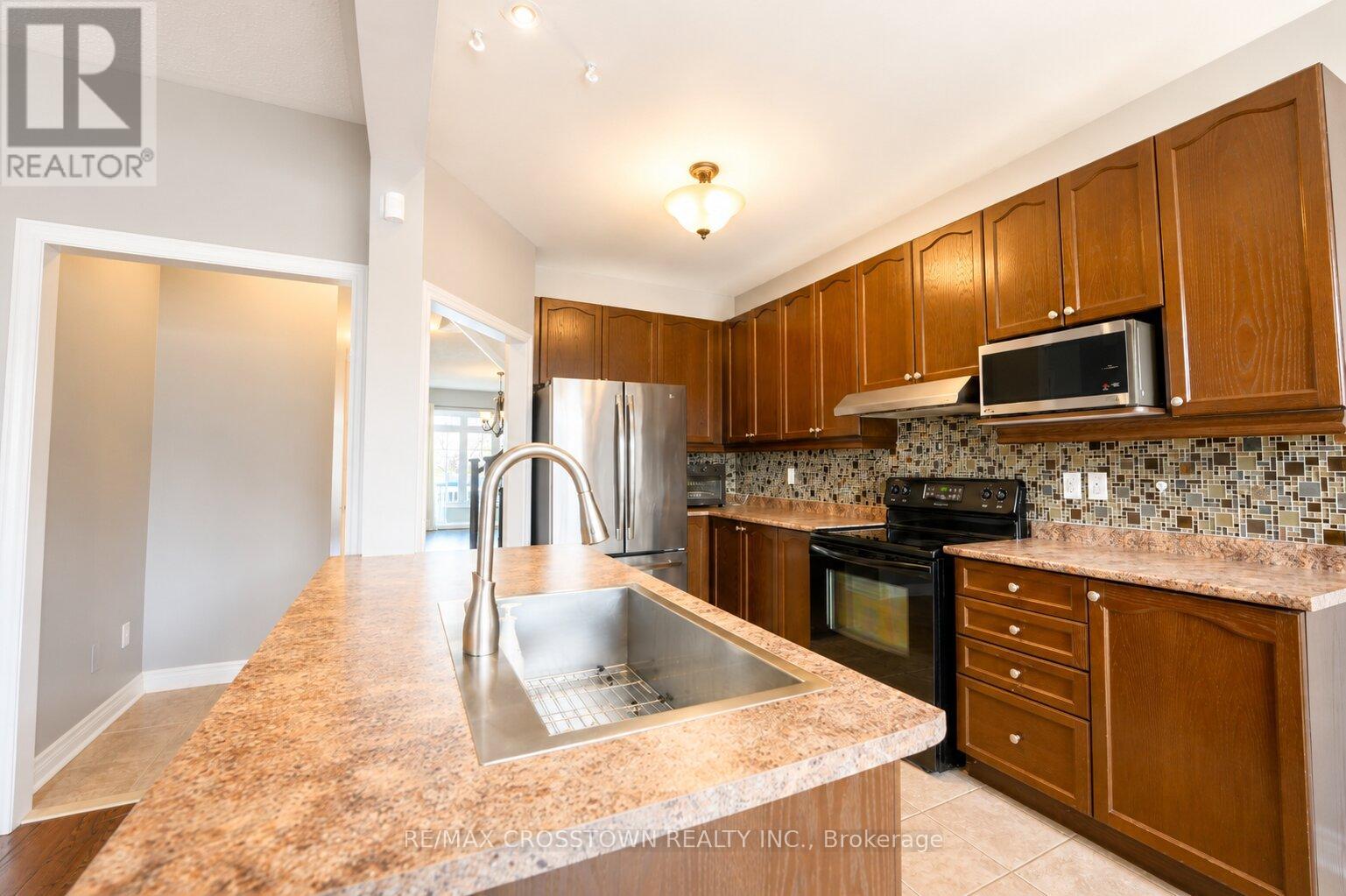 11 Lundigan Drive, Georgina, Ontario  L4P 0C3 - Photo 11 - N13174142