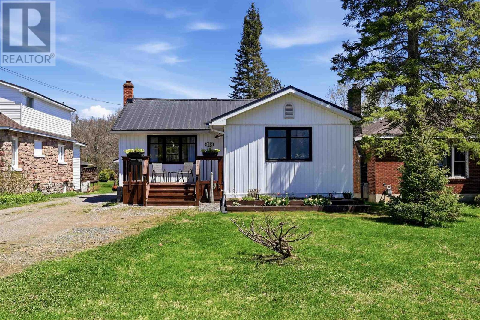1452 Peoples Rd, Sault Ste. Marie, Ontario  P6C 3W8 - Photo 2 - SM261140