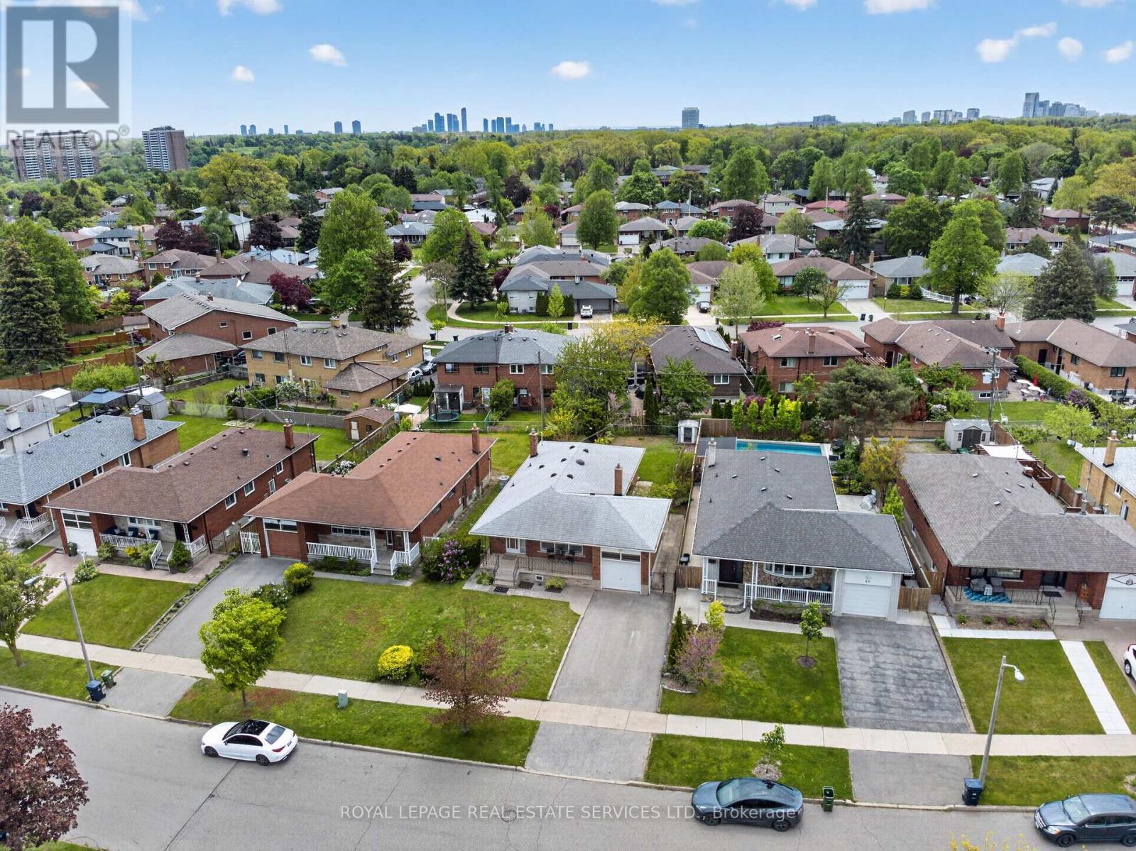 46 Lemonwood Drive, Toronto, Ontario  M9A 4L5 - Photo 2 - W13174352