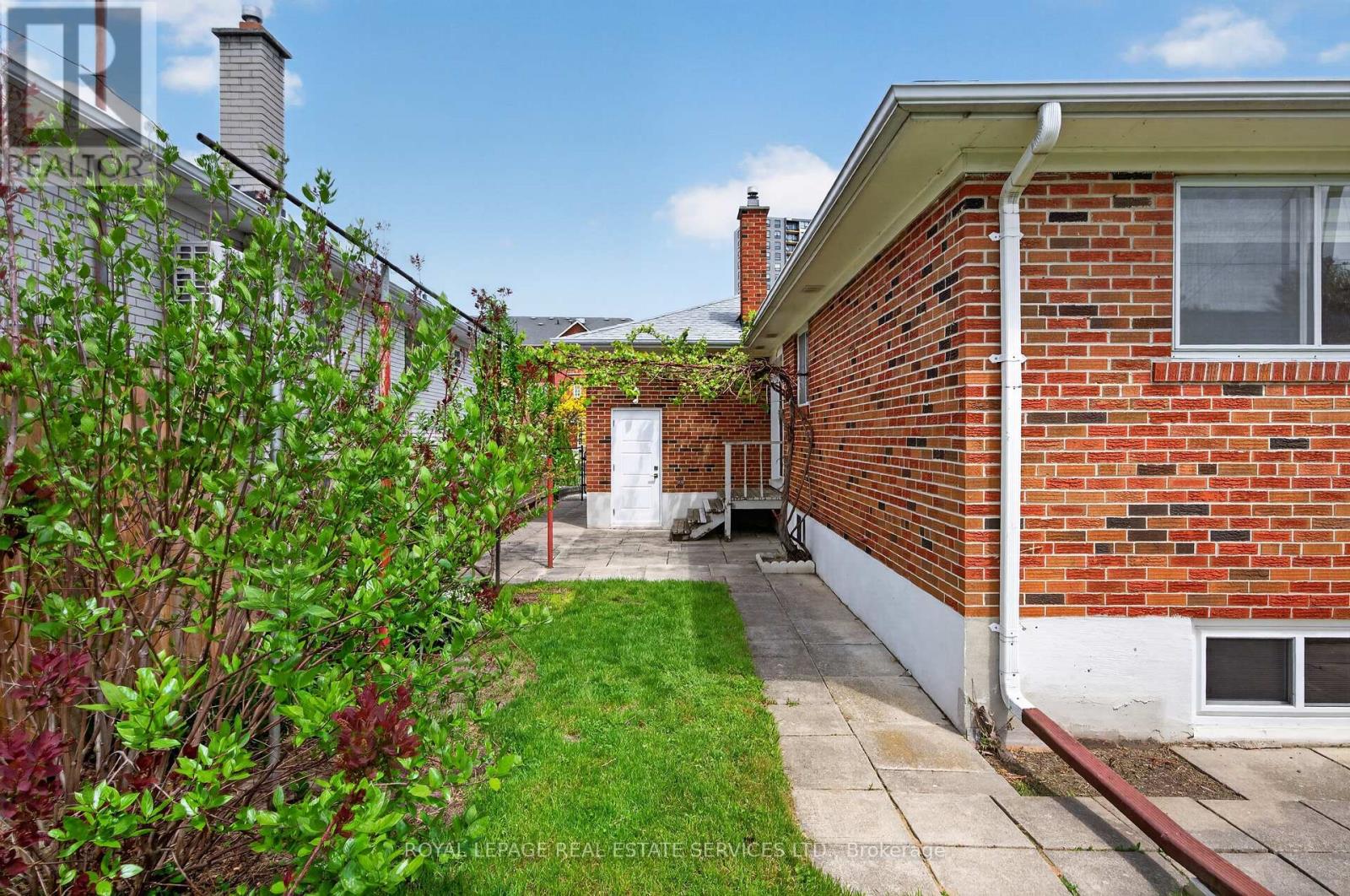 46 Lemonwood Drive, Toronto, Ontario  M9A 4L5 - Photo 47 - W13174352