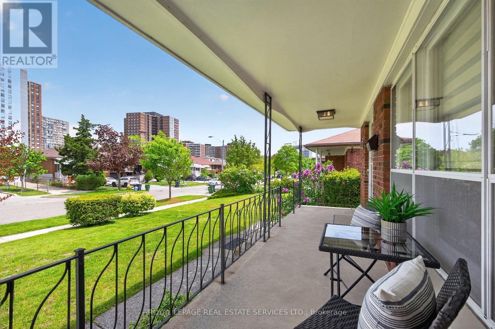 46 Lemonwood Drive, Toronto, Ontario  M9A 4L5 - Photo 6 - W13174352