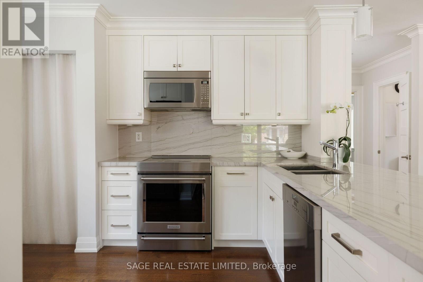 102 Humbervale Boulevard, Toronto, Ontario  M8Y 3P7 - Photo 17 - W13174442