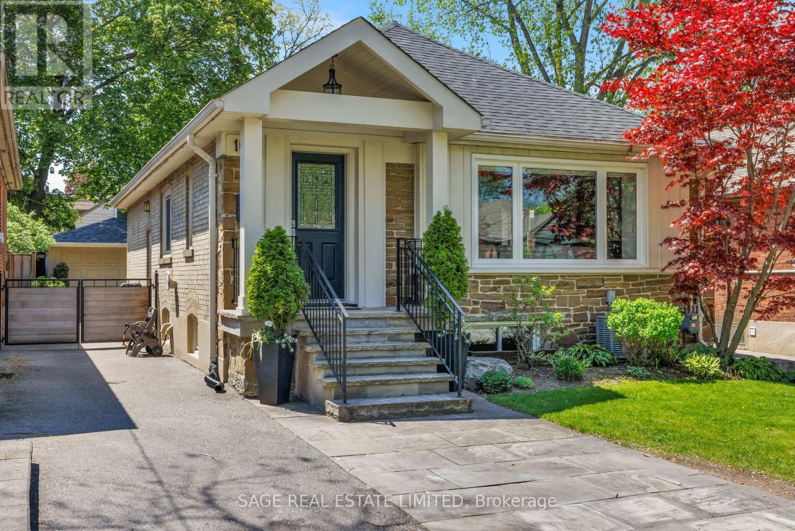 102 Humbervale Boulevard, Toronto, Ontario  M8Y 3P7 - Photo 2 - W13174442