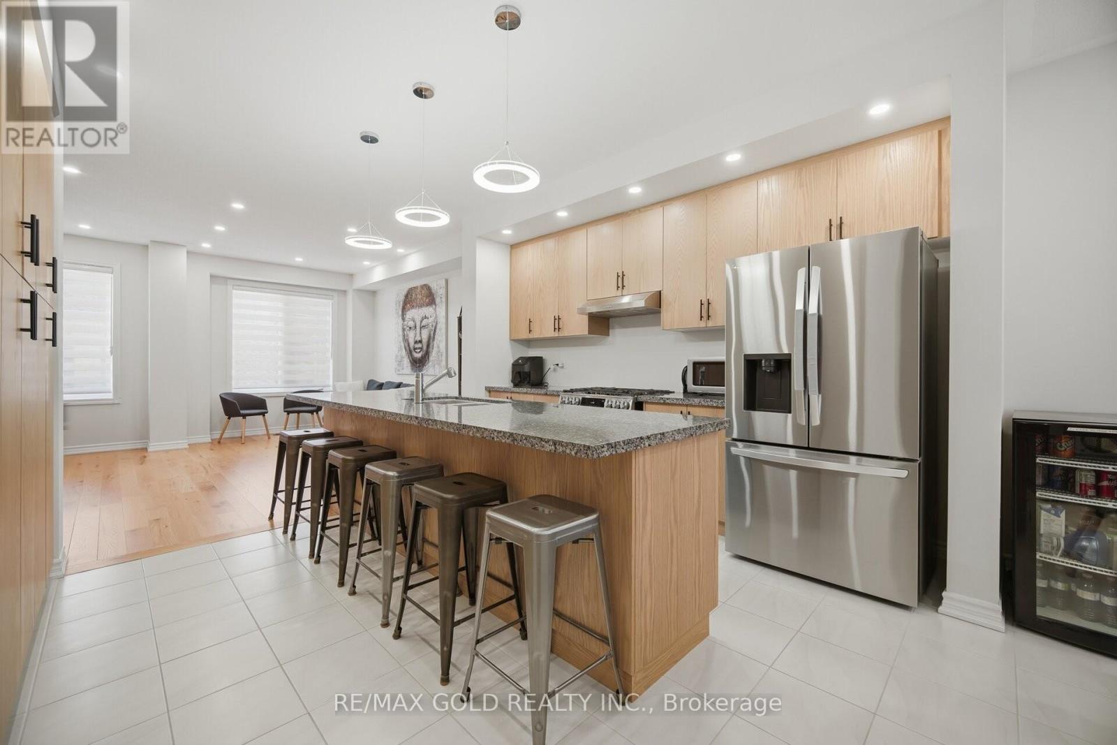 13 Lavinia Road, Brampton, Ontario  L6P 4N7 - Photo 6 - W13174452