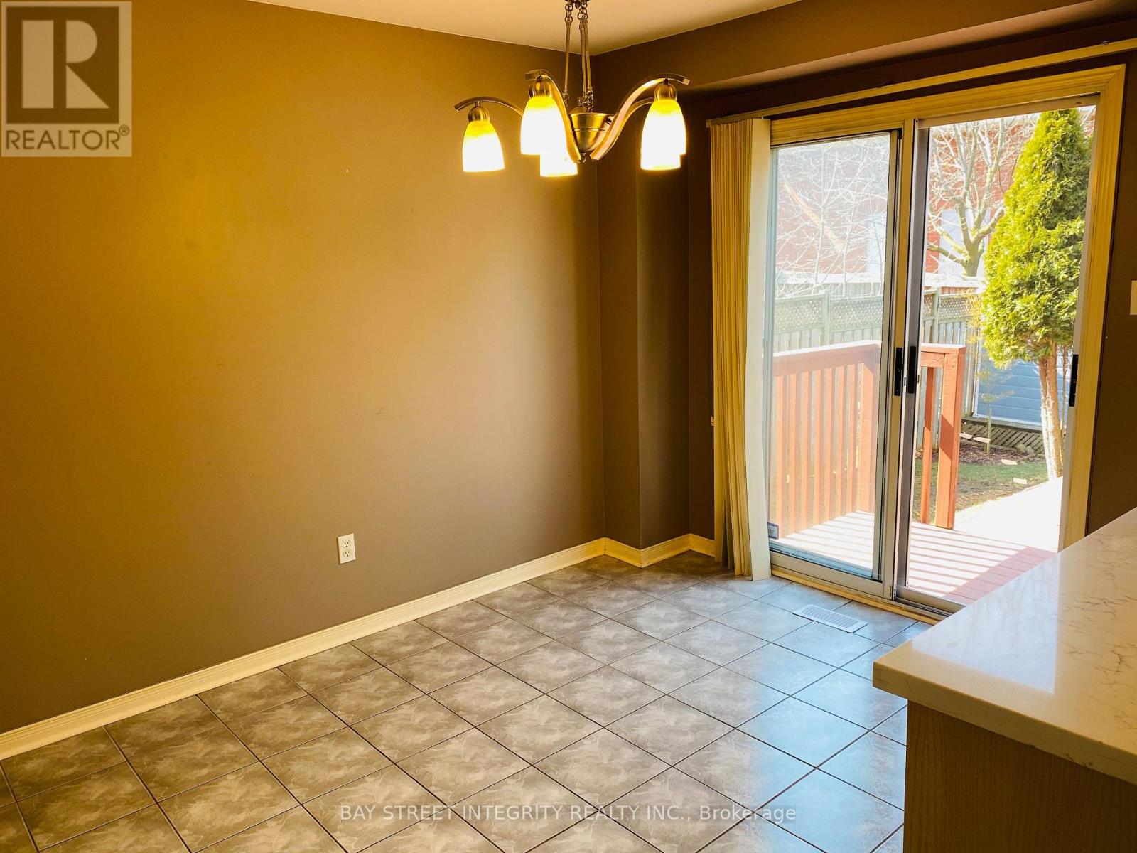 2087 Golden Orchard Trail, Oakville, Ontario  L6M 3W8 - Photo 4 - W13174484