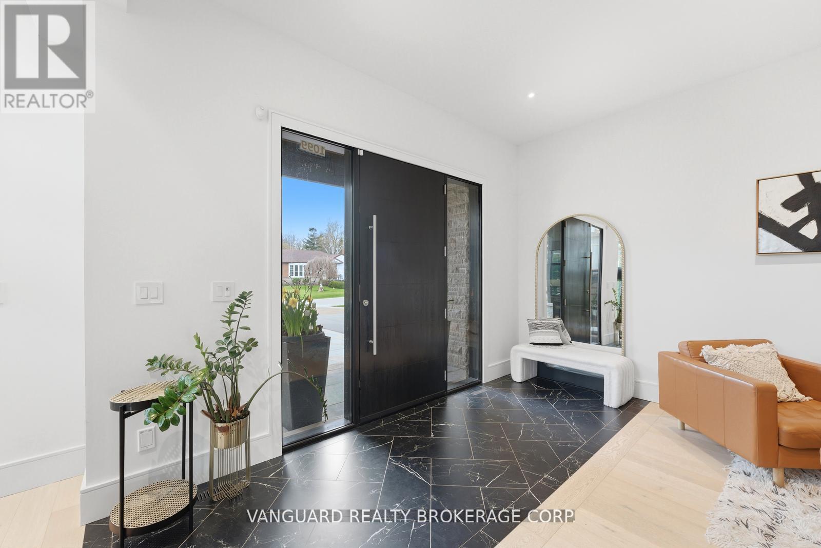 1099 Truman Avenue, Oakville, Ontario  L6H 1Y9 - Photo 4 - W13174498