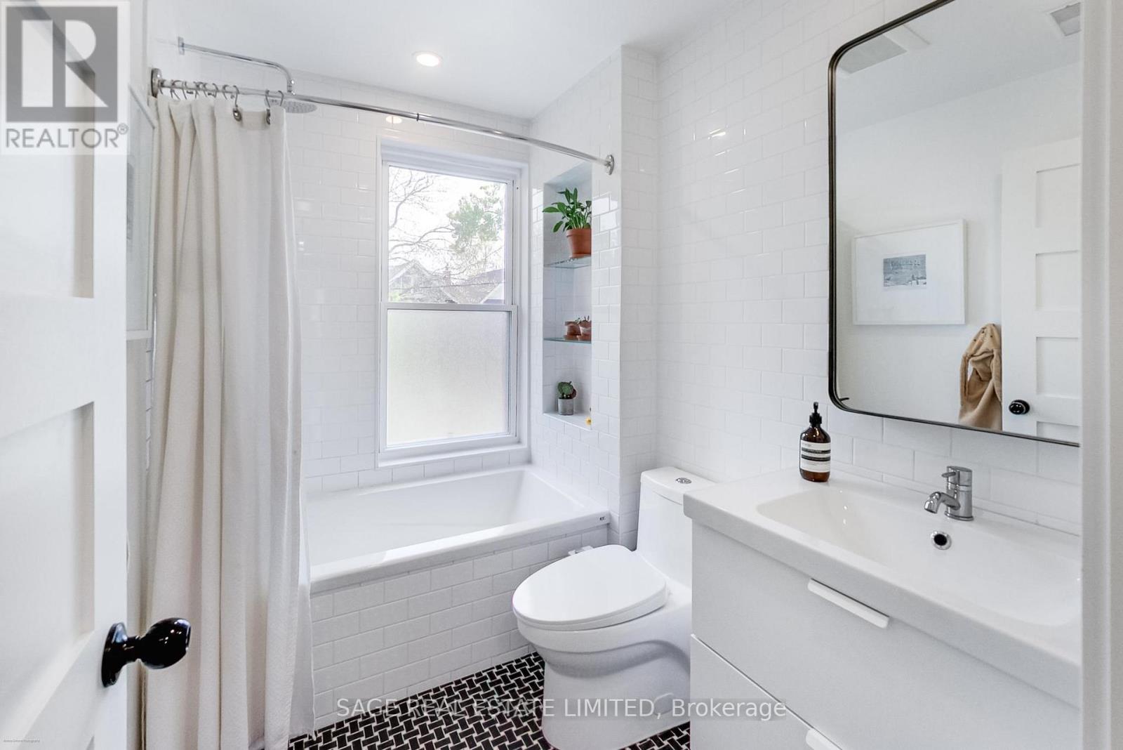 88 Galley Avenue, Toronto, Ontario  M6R 1H1 - Photo 27 - W13174516