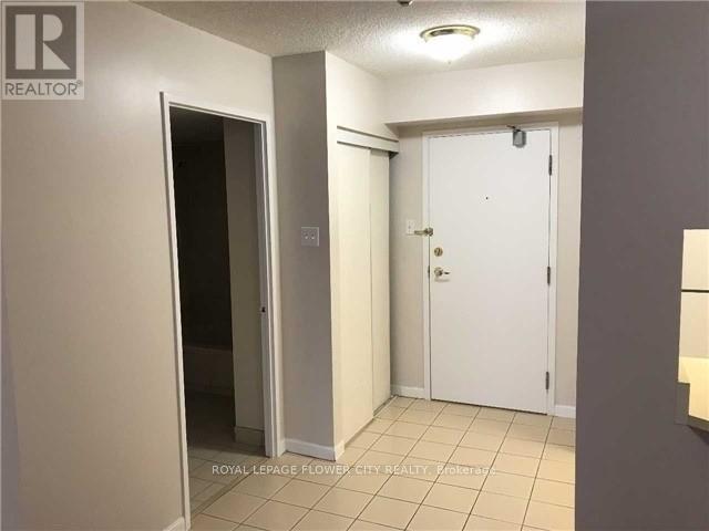 303 - 12 Laurelcrest Street, Brampton, Ontario  L6S 5Y4 - Photo 3 - W13174560