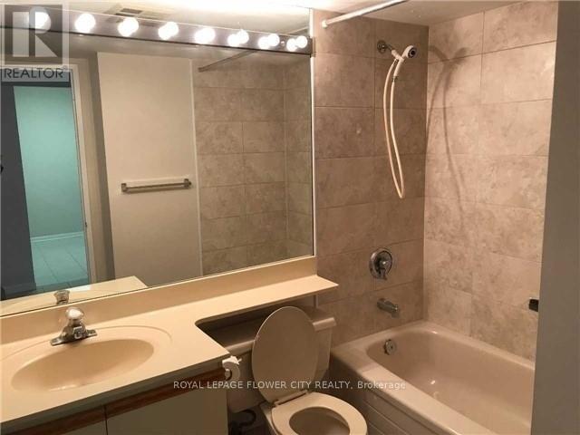 303 - 12 Laurelcrest Street, Brampton, Ontario  L6S 5Y4 - Photo 9 - W13174560