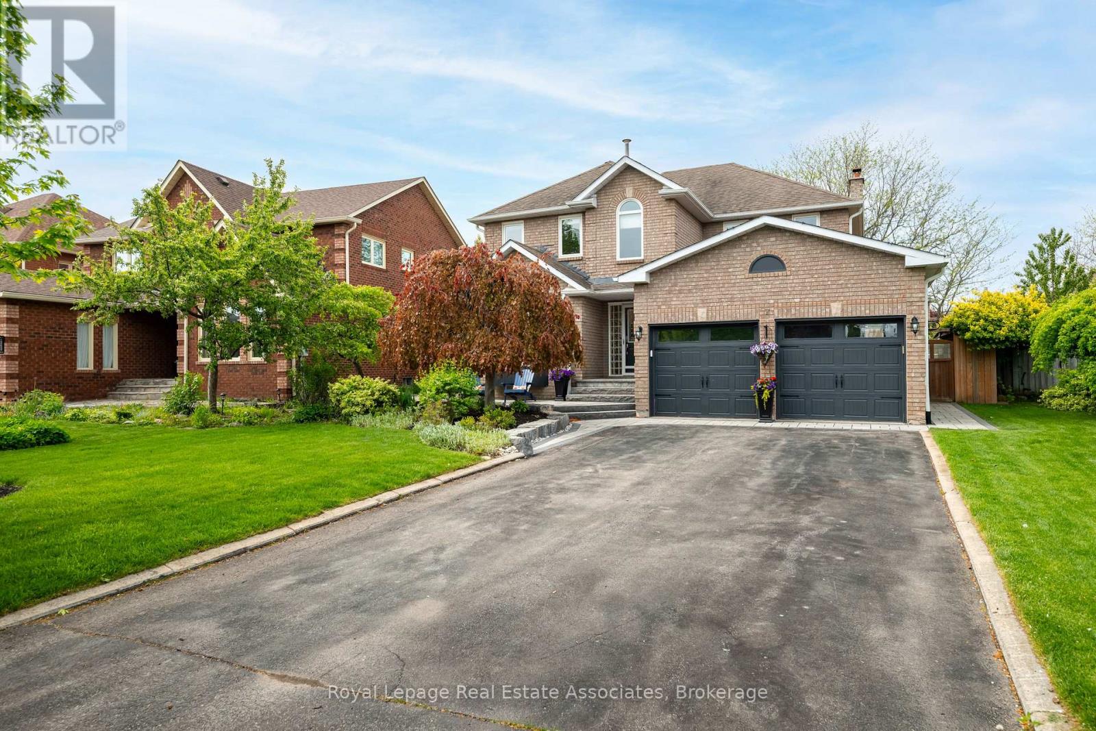 7 Nixon Crescent, Halton Hills, Ontario  L7G 5K4 - Photo 1 - W13174592
