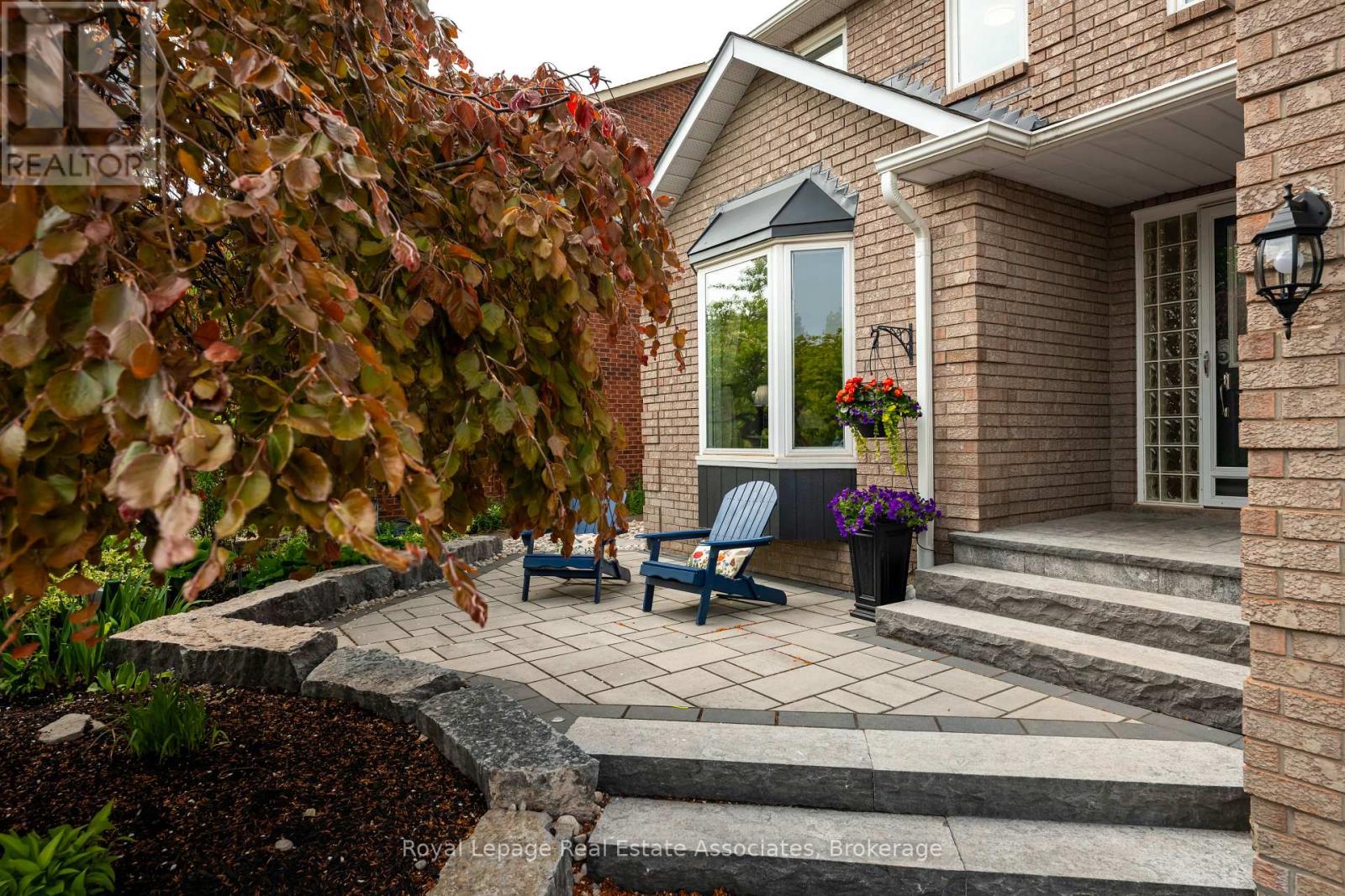 7 Nixon Crescent, Halton Hills, Ontario  L7G 5K4 - Photo 3 - W13174592