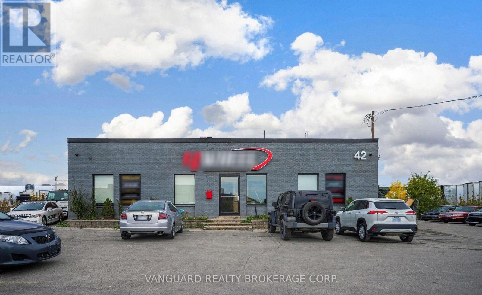 42 Stafford Drive, Brampton, Ontario  L6W 1L4 - Photo 2 - W13174646