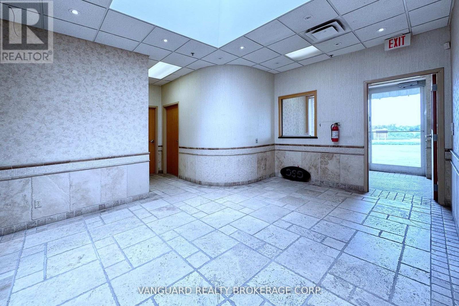 42 Stafford Drive, Brampton, Ontario  L6W 1L4 - Photo 4 - W13174646
