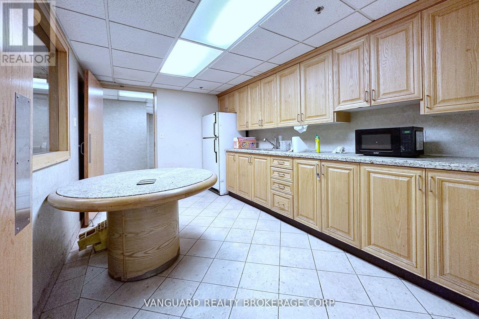 42 Stafford Drive, Brampton, Ontario  L6W 1L4 - Photo 5 - W13174646