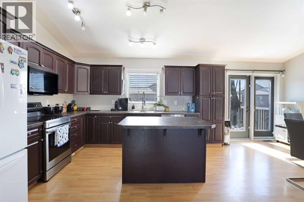 11 Upland Bay W, Brooks, Alberta  T1R 1N1 - Photo 8 - A2288677