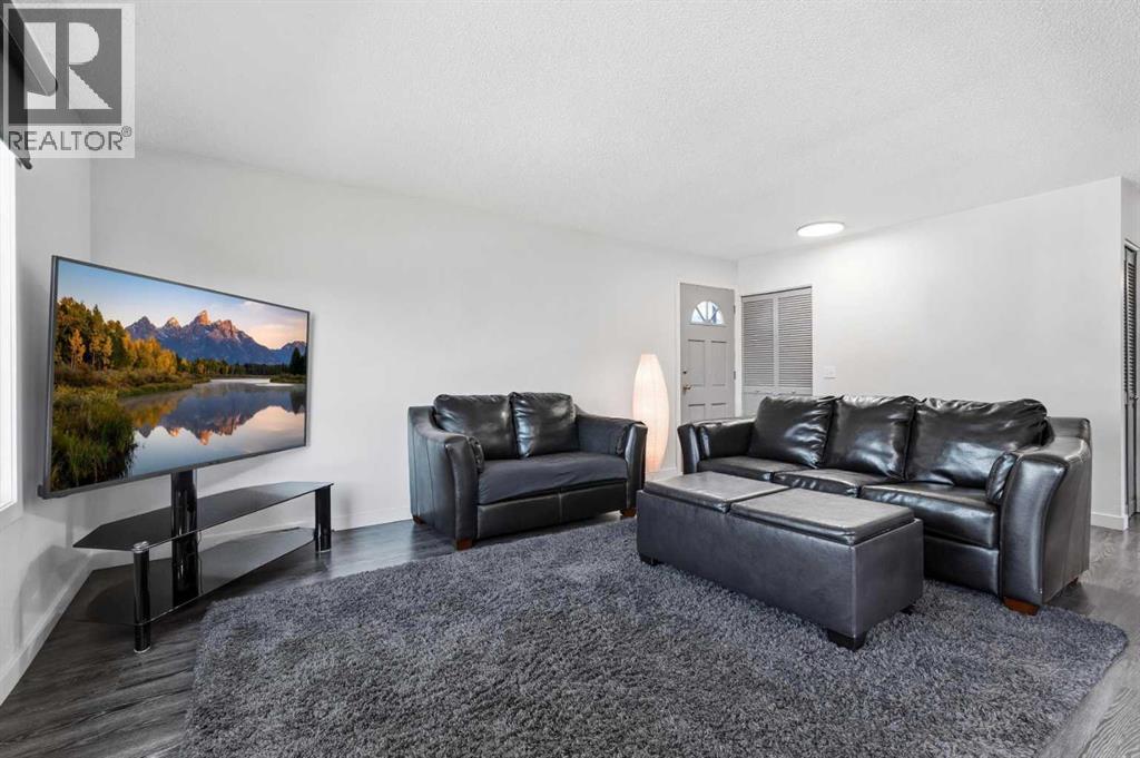 1420 Marlyn Way NE, Calgary, Alberta  T2A 3K1 - Photo 4 - A2312911