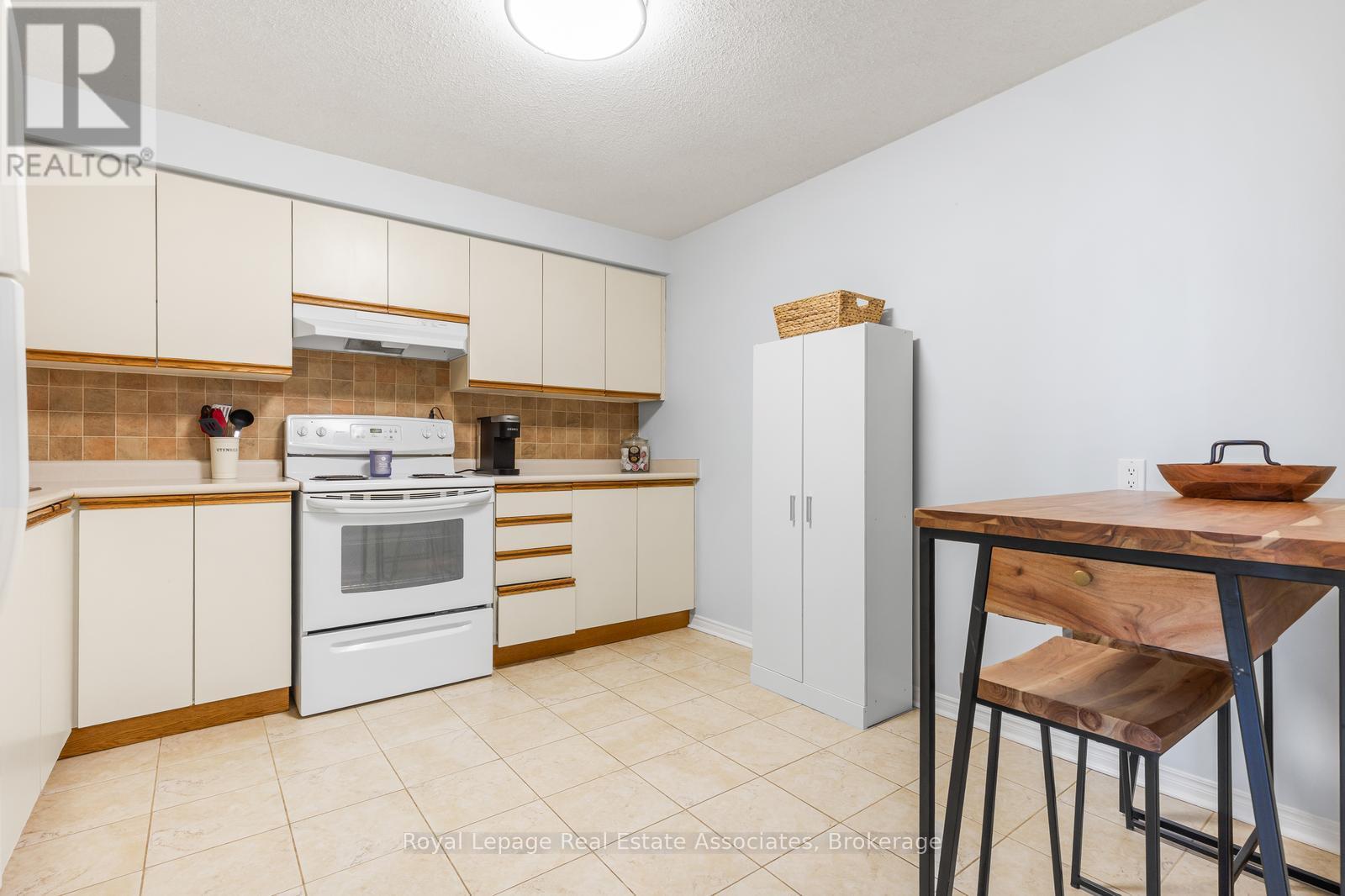 1502 - 55 Green Valley Drive, Kitchener, Ontario  N2P 1Z6 - Photo 13 - X13174324