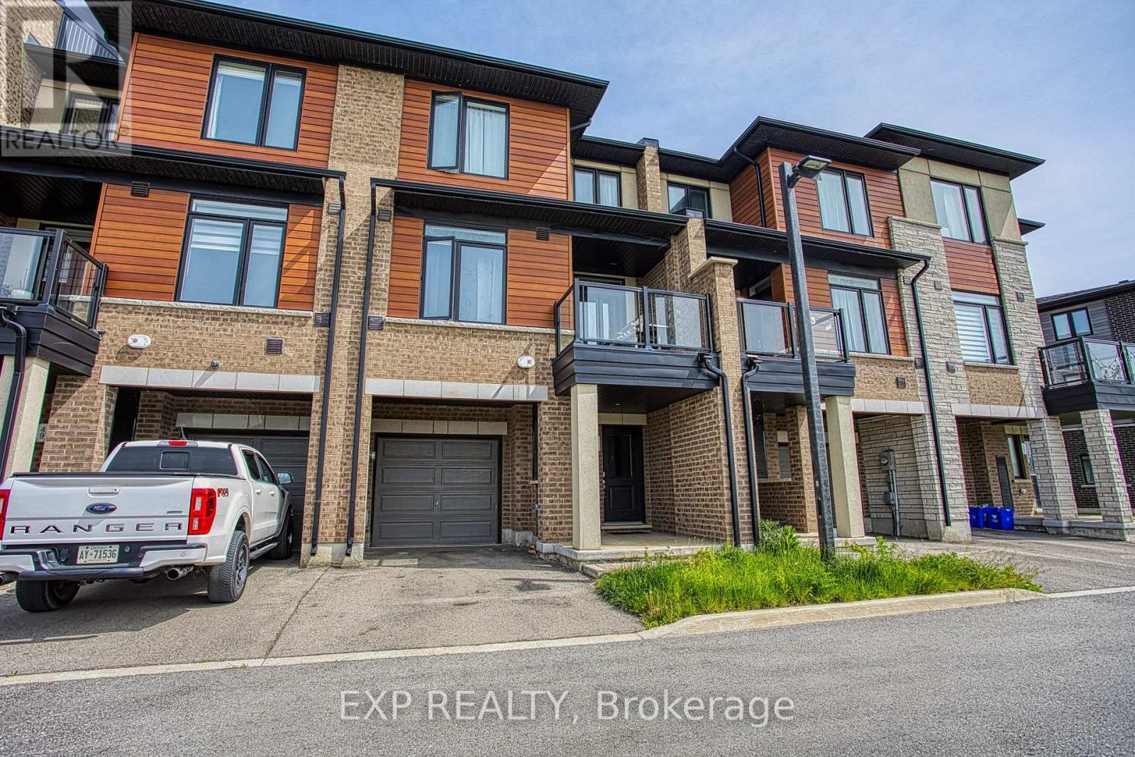 50 - 590 NORTH SERVICE ROAD, Hamilton, Ontario