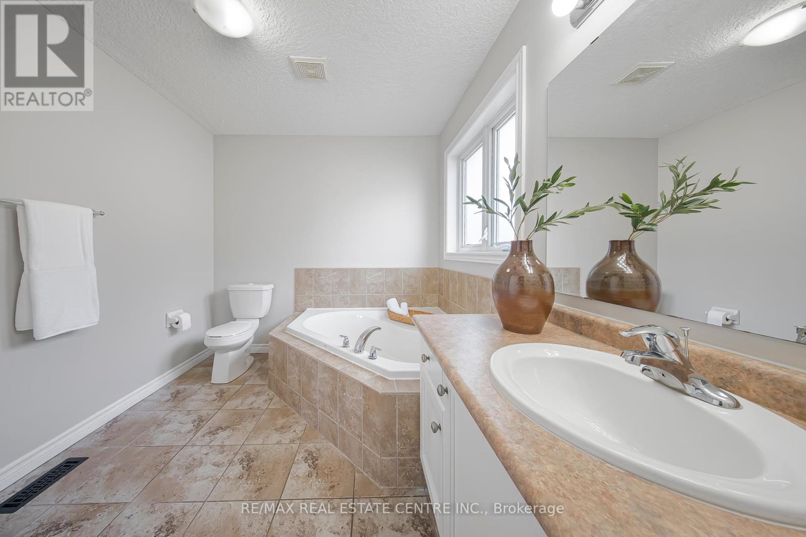 864 Frontenac Crescent, Woodstock, Ontario  N4V 0A8 - Photo 18 - X13174400