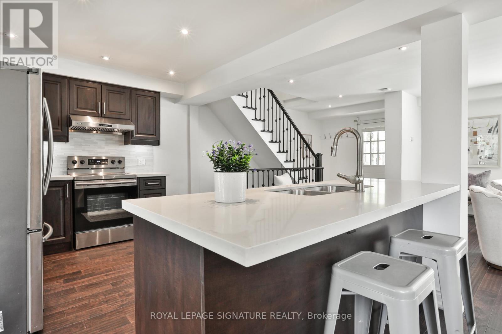 280 Gowan Avenue, Toronto, Ontario  M4J 2K6 - Photo 2 - E13117334