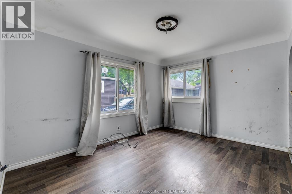 982 Bridge, Windsor, Ontario N9B 2N1 - Photo 3 - 26012178
