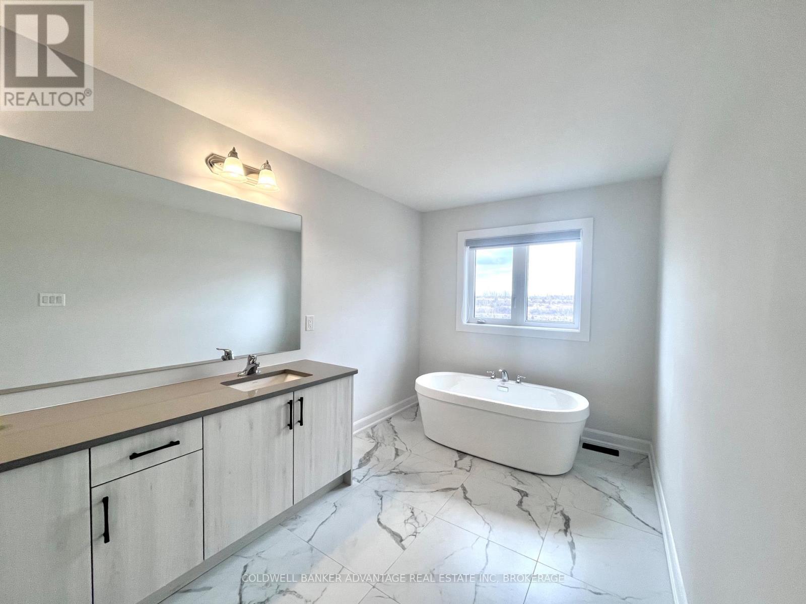 714 Daimler Parkway, Welland, Ontario  L3B 0H2 - Photo 15 - X13174102