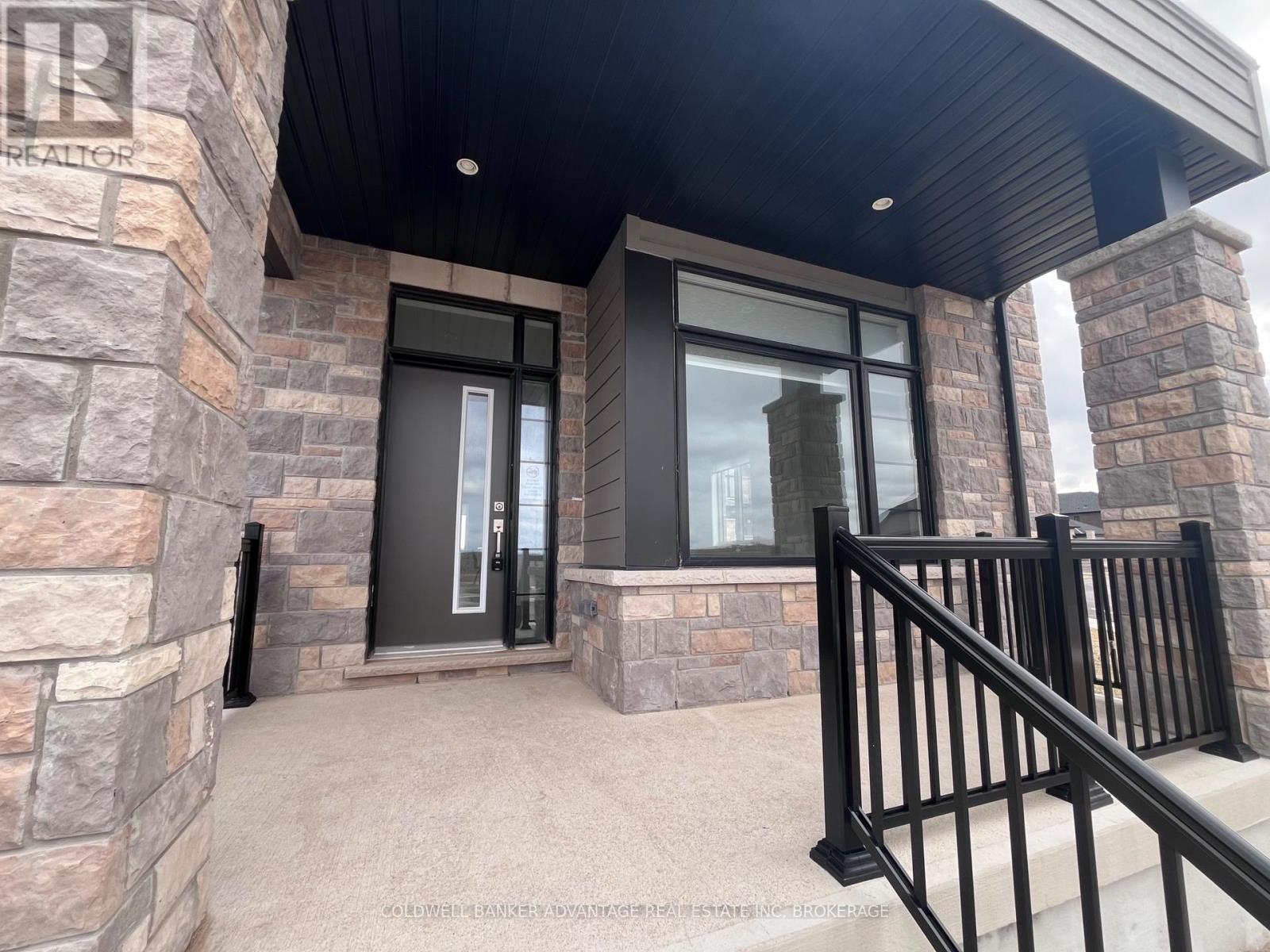 714 Daimler Parkway, Welland, Ontario  L3B 0H2 - Photo 2 - X13174102