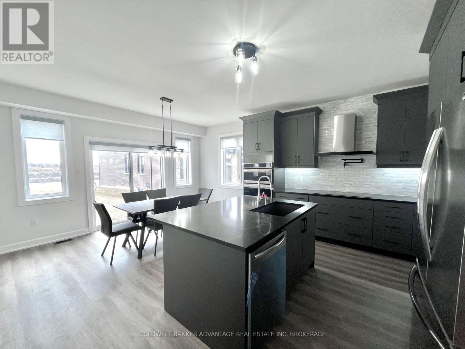 714 Daimler Parkway, Welland, Ontario  L3B 0H2 - Photo 5 - X13174102