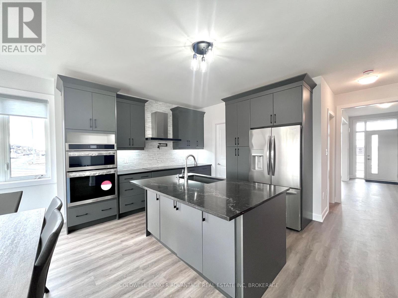 714 Daimler Parkway, Welland, Ontario  L3B 0H2 - Photo 6 - X13174102