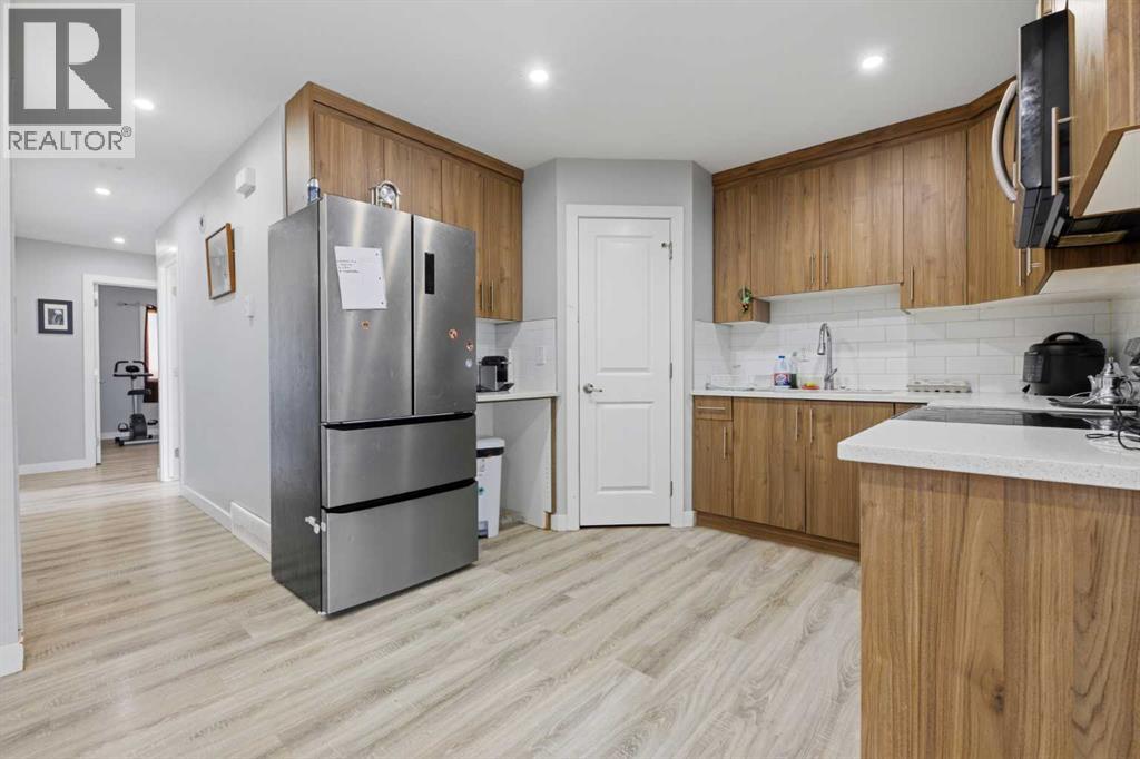 7002 50 Avenue, Camrose, Alberta  T4V 5G1 - Photo 8 - A2314443