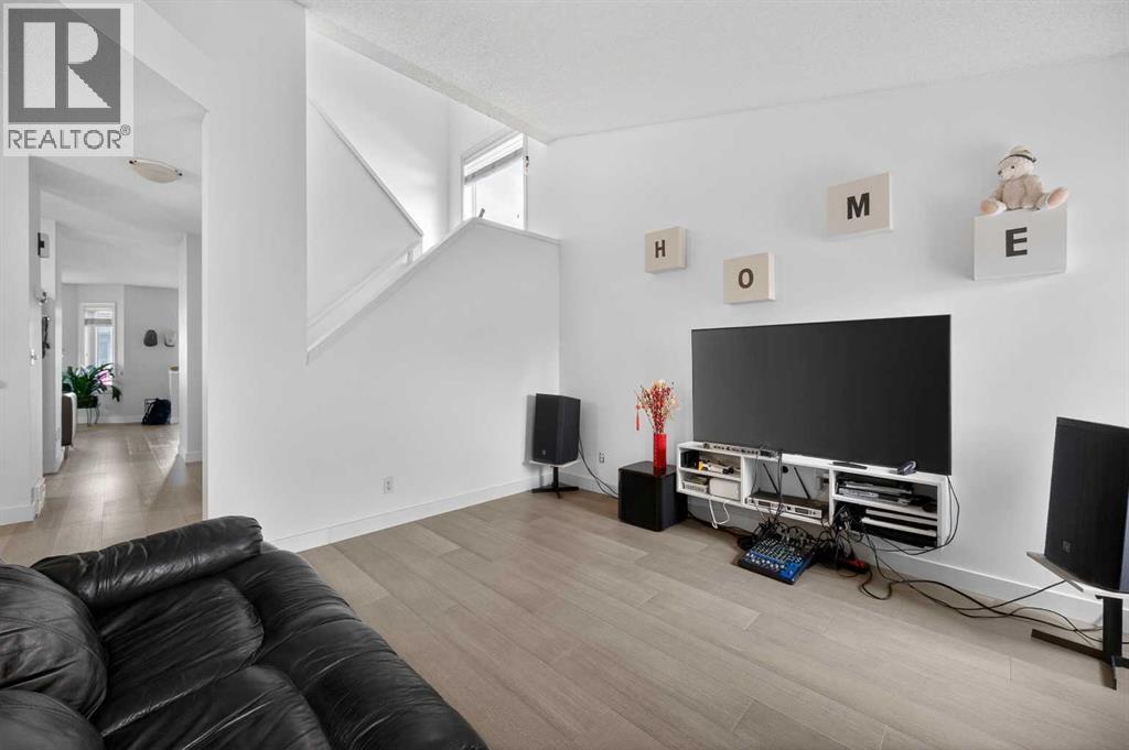 35 Erin Green Place SE, Calgary, Alberta  T2B 3C2 - Photo 8 - A2310457